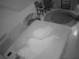 voyeurcam-julmodels-whitebed-4 — Camsoda recorded stream image, 13.12.2025 15:00