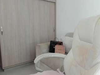 alexyferrer — Camsoda recorded stream image, 22.12.2025 18:20