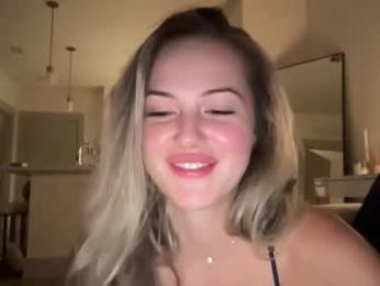 luvaimee — Chaturbate recorded stream image, 23.12.2025 03:30