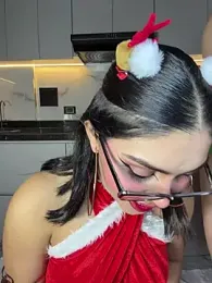 zui_lu — Stripchat recorded stream image, 24.12.2025 23:00