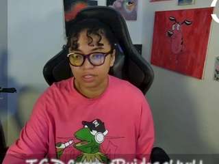 alesyahampton — Camsoda recorded stream image, 25.12.2025 17:00