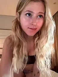 LunaRase — Stripchat recorded stream screenshot (28 Dec 2025)