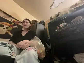 Snowbunnycake_131 — Stripchat recorded stream screenshot (13 Jan 2026)