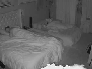 voyeurcam-house-charleys-room — Camsoda recorded stream image, 05.01.2026 11:50