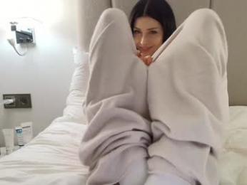 milla_bella — Chaturbate recorded stream screenshot (13 Jan 2026)