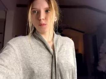 chloe_show — Chaturbate recorded stream image, 18.01.2026 12:00