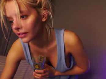 lesi_moonie — Chaturbate recorded stream image, 05.03.2025 04:00
