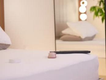 dovia — Chaturbate recorded stream screenshot (12 Feb 2026)