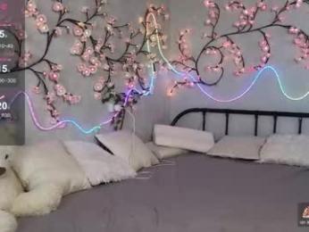 kris_mon — Chaturbate recorded stream screenshot (13 Feb 2026)