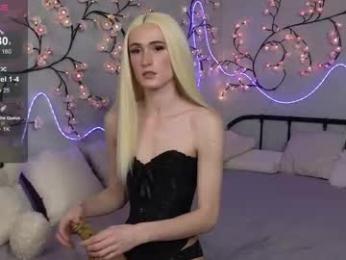 kris_mon — Chaturbate recorded stream screenshot (19 Feb 2026)