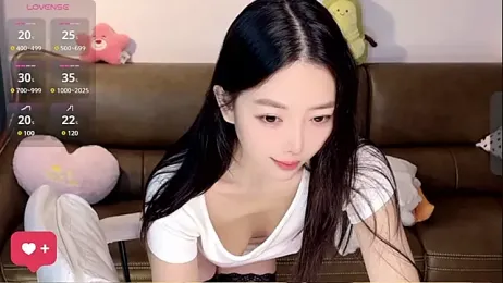 ziyu111 — Stripchat recorded stream image, 06.03.2025 04:30