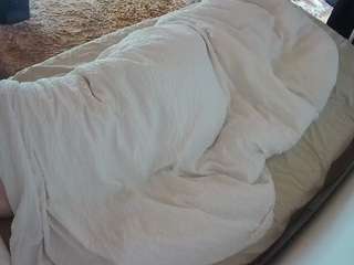 voyeurcam-julmodels-whitebed-4 — Camsoda recorded stream image, 22.02.2026 00:00