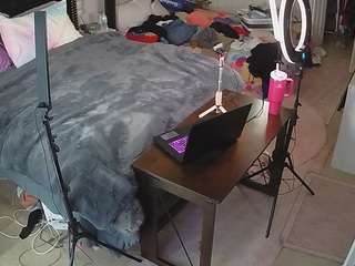 voyeurcam-house-charleys-room — Camsoda recorded stream image, 26.02.2026 18:50