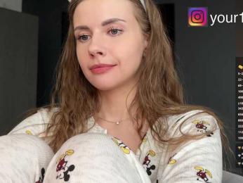 VikkiExtraCheese — Bongacams recorded stream screenshot (27 Feb 2026)