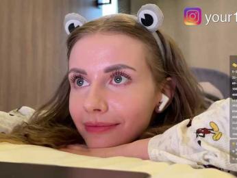 VikkiExtraCheese — Bongacams recorded stream screenshot (27 Feb 2026)