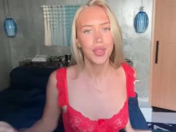 livslifee — Chaturbate recorded stream screenshot (04 Mar 2026)