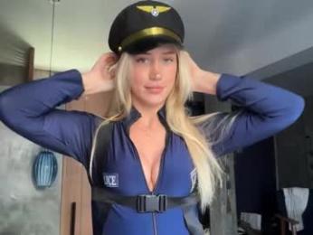 livslifee — Chaturbate recorded stream screenshot (04 Mar 2026)