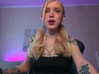 twiinkie_pie — Chaturbate recorded stream image, 05.03.2026 10:40