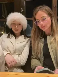 Etwas_neugierig — Stripchat recorded stream screenshot (10 Mar 2026)