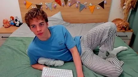 Fandi_777 — Stripchat recorded stream image, 13.03.2026 05:10