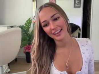 luvlivvyy — Chaturbate recorded stream image, 16.03.2026 02:30