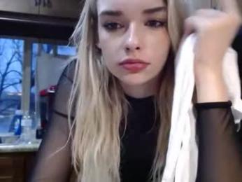 ellalowe — Chaturbate recorded stream image, 18.03.2026 23:00