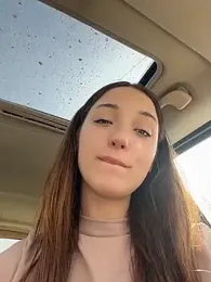 DollyTall — Stripchat recorded stream image, 22.03.2026 07:00