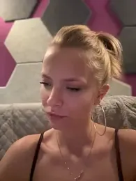 AnastasiaAniess — Stripchat recorded stream screenshot (07 Mar 2025)