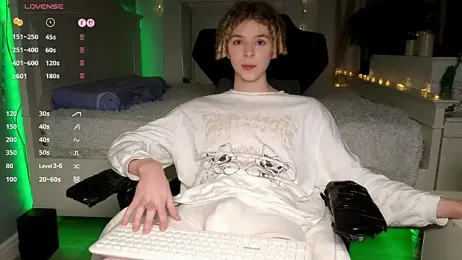 Kudi_Minnt — Stripchat recorded stream image, 28.03.2026 20:00