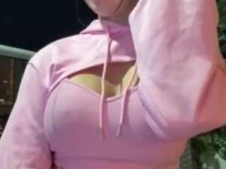 sarahpeterson — Camsoda recorded stream image, 06.04.2026 23:00