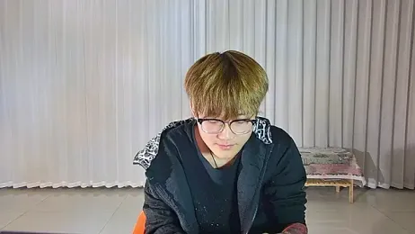 KK-cuteboy — Stripchat recorded stream screenshot (07 Apr 2026)