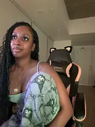 Your_Paris — Stripchat recorded stream screenshot (08 Apr 2026)