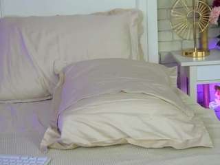 emillybronte — Camsoda recorded stream image, 09.04.2026 19:10