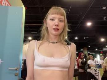 eve003300 — Chaturbate recorded stream image, 10.04.2026 22:20