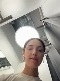 DollyTall — Stripchat recorded stream image, 11.04.2026 07:40