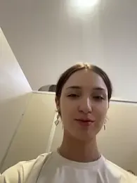 DollyTall — Stripchat recorded stream image, 11.04.2026 07:40