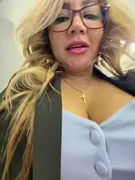 DIANITA_1988 — Stripchat recorded stream image, 13.04.2026 14:00