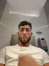 liam_bronw — Stripchat recorded stream image, 13.04.2026 17:40