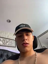 Lander_Cruz — Stripchat recorded stream image, 13.04.2026 20:40