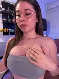 Sharon_07 — Stripchat recorded stream image, 13.04.2026 23:40