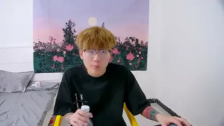 KK-cuteboy — Stripchat recorded stream screenshot (15 Apr 2026)