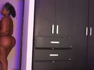 roxanasmiith — Camsoda recorded stream image, 16.04.2026 02:10