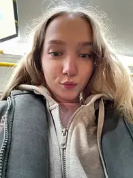 bambi_lu — Stripchat recorded stream screenshot (16 Apr 2026)