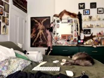 eve003300 — Chaturbate recorded stream image, 18.04.2026 00:00