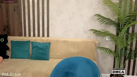 Holl1Would — Stripchat recorded stream image, 20.04.2026 04:30