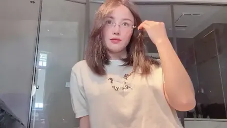 Krismil3 — Stripchat recorded stream image, 20.04.2026 01:10