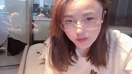 Krismil3 — Stripchat recorded stream image, 20.04.2026 01:10