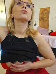 elacoquette — Stripchat recorded stream screenshot (20 Apr 2026)