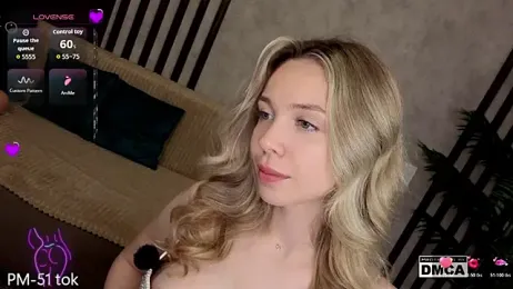 Holl1Would — Stripchat recorded stream image, 28.04.2026 03:40