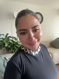 sukhakunis1 — Stripchat recorded stream image, 01.05.2026 18:00
